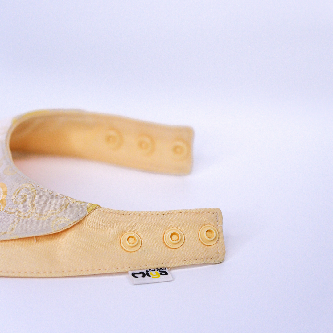 Signature Bib No.03 – Warm Ivory Cloud