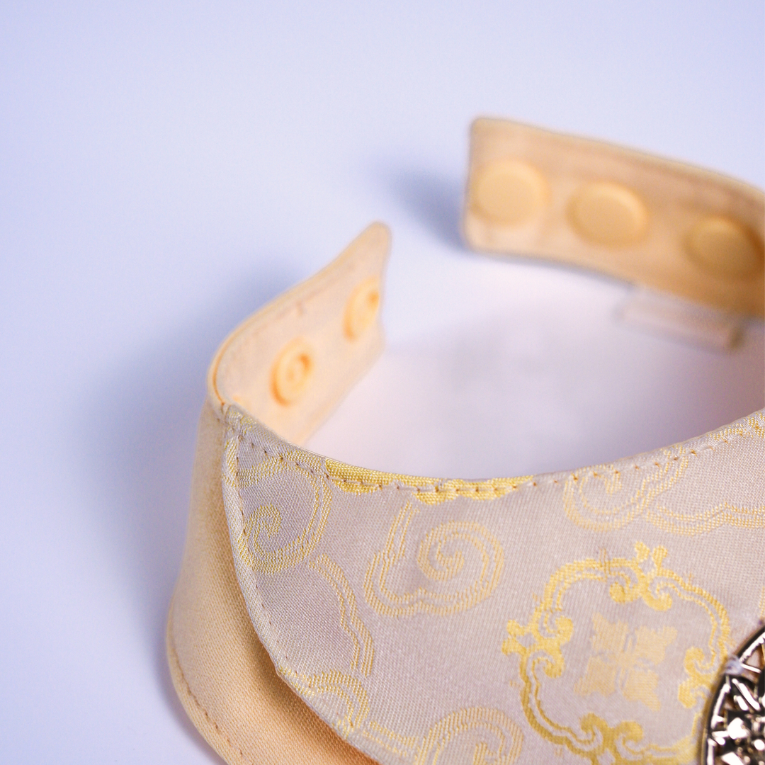 Signature Bib No.03 – Warm Ivory Cloud