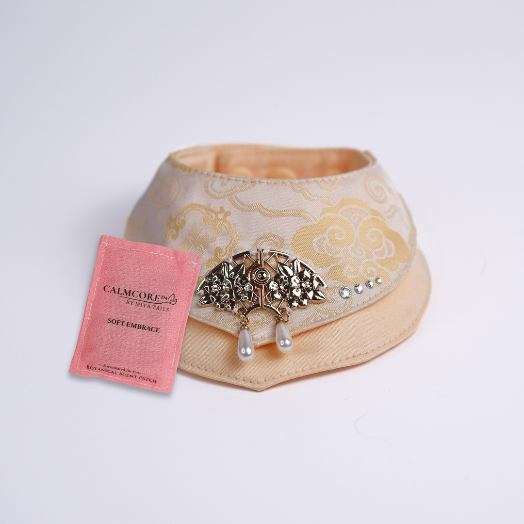 Signature Bib No.03 – Warm Ivory Cloud