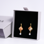 Load image into Gallery viewer, Signature Bib No.03 – Warm Ivory Cloud
